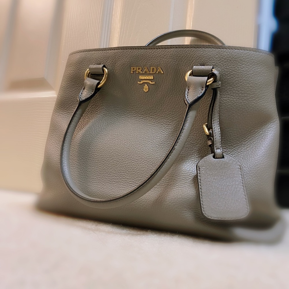 Prada womens Vitello handbag